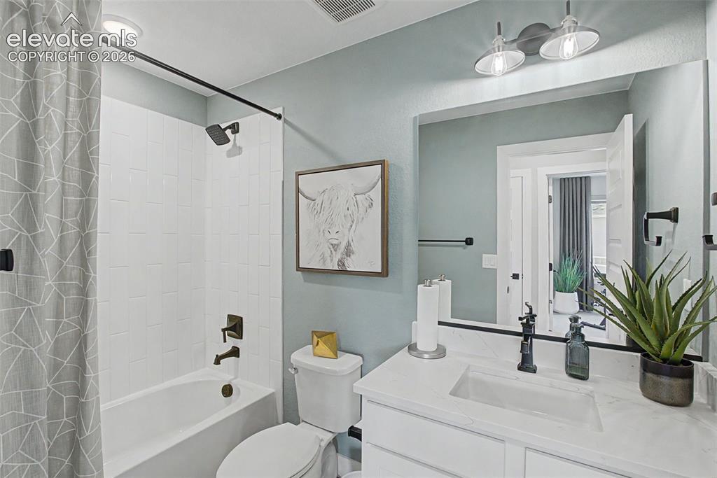 Image 34 of 46: Bathroom