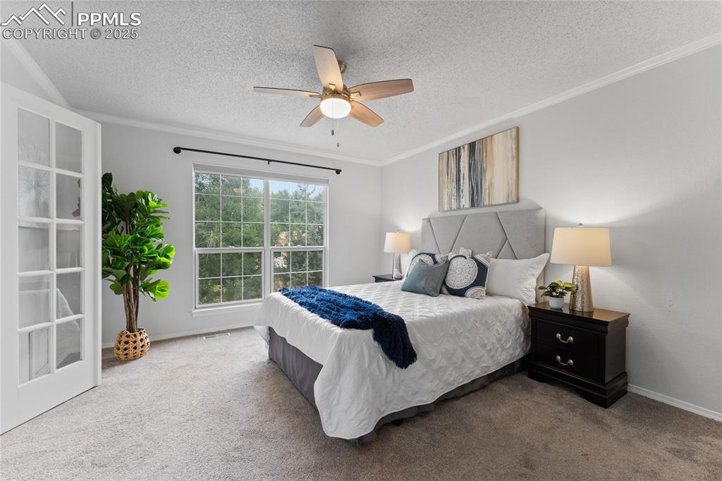 Image 16 of 40: Bedroom