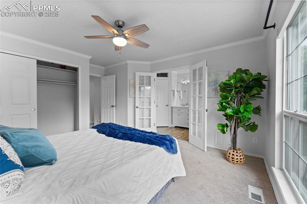 Image 17 of 40: Bedroom
