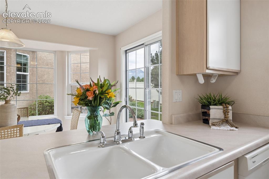 Image 13 of 37: Kitchen