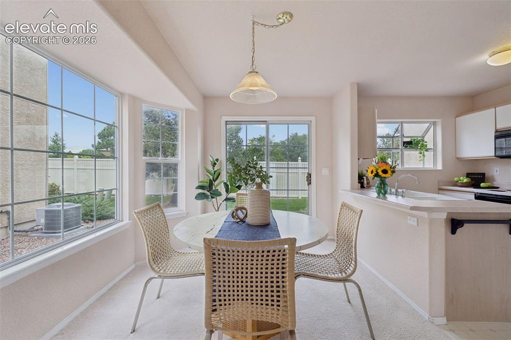 Image 7 of 37: Dining Area