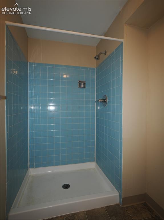 Image 24 of 30: Bathroom