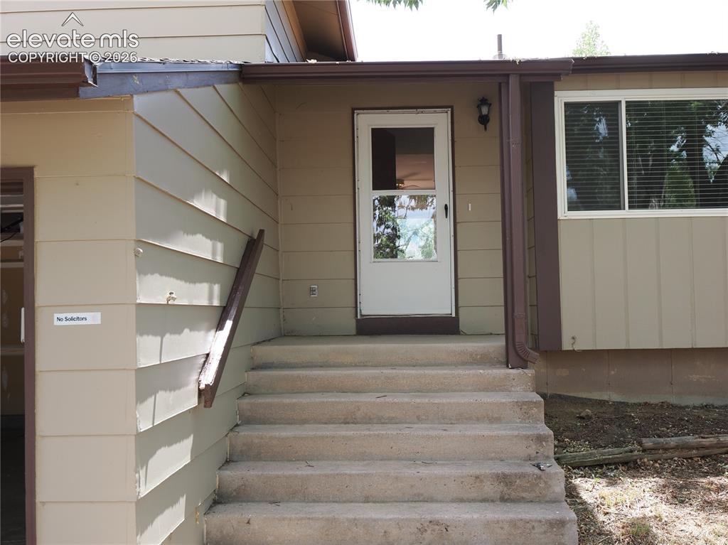 Image 4 of 30: Entry