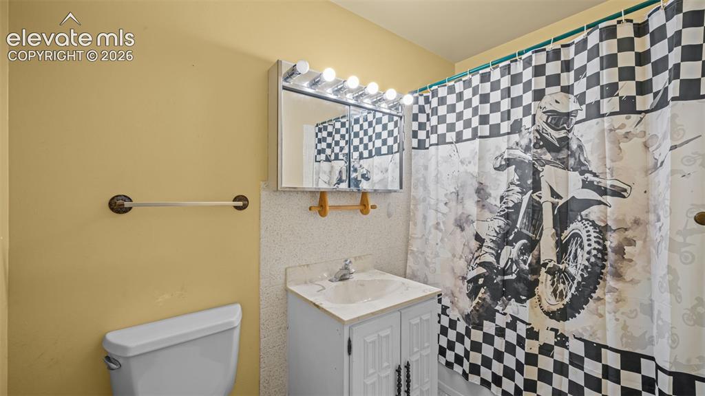 Image 14 of 42: Bathroom