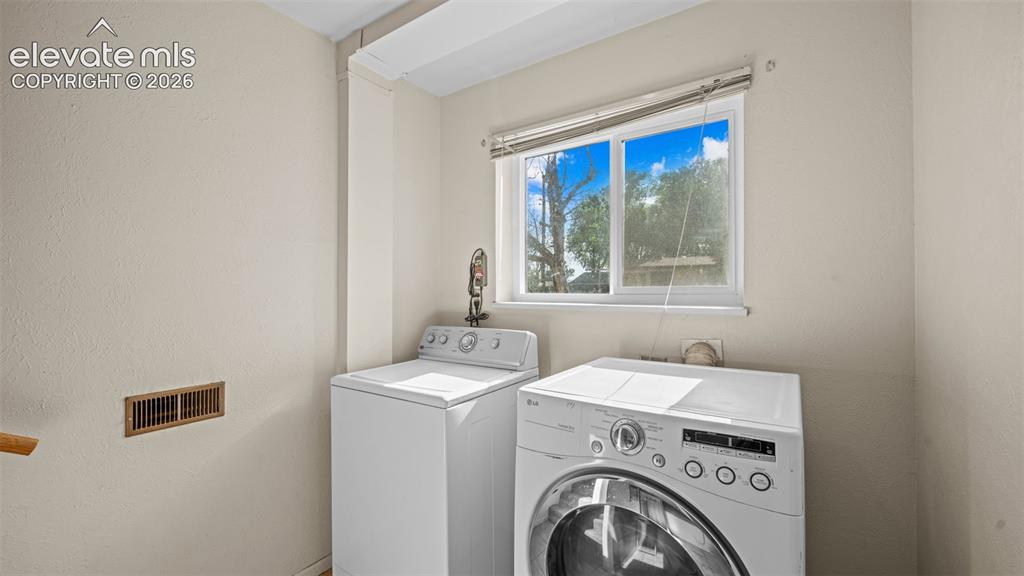 Image 27 of 42: Laundry