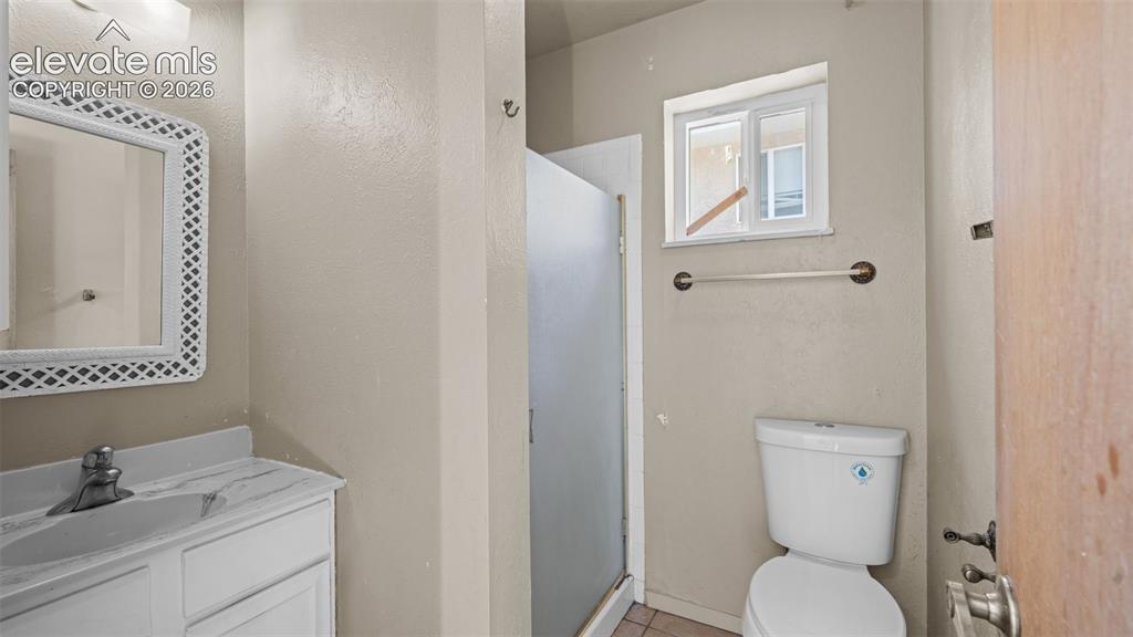 Image 28 of 42: Bathroom