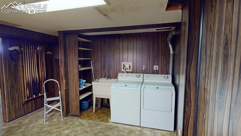 Image 15 of 17: Laundry