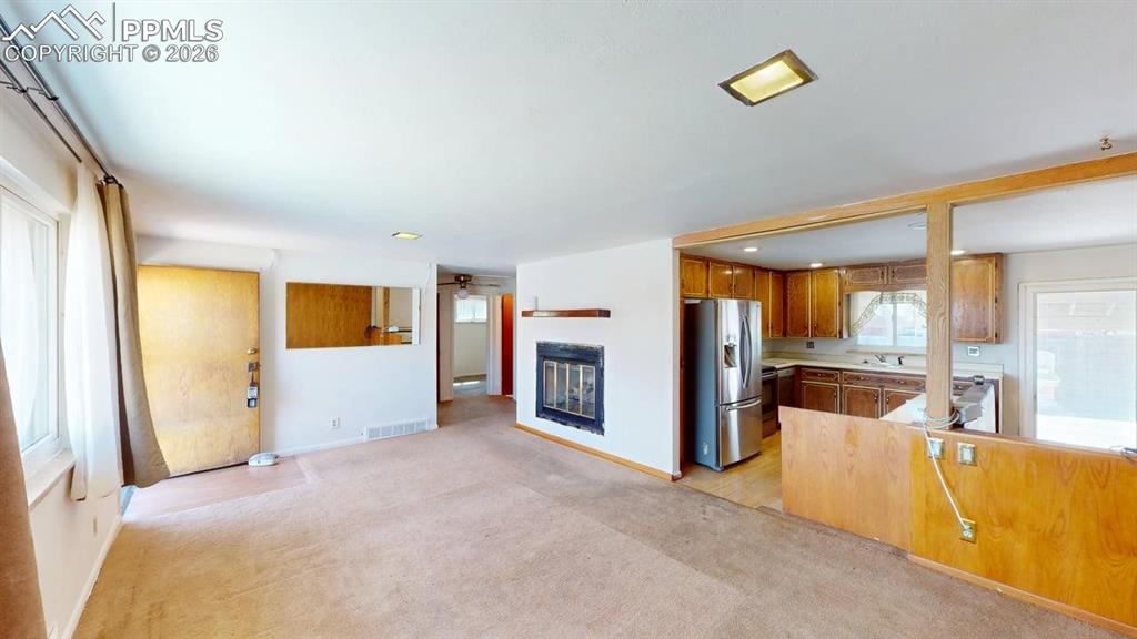 Image 5 of 17: Kitchen