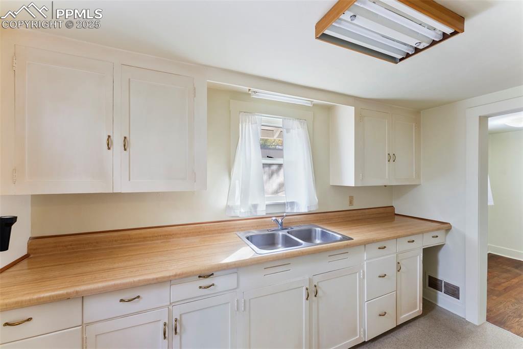 Image 11 of 48: Kitchen
