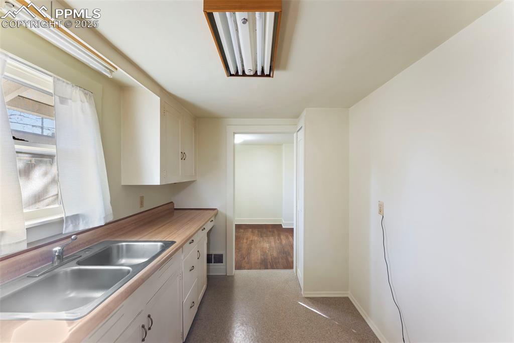 Image 12 of 48: Kitchen