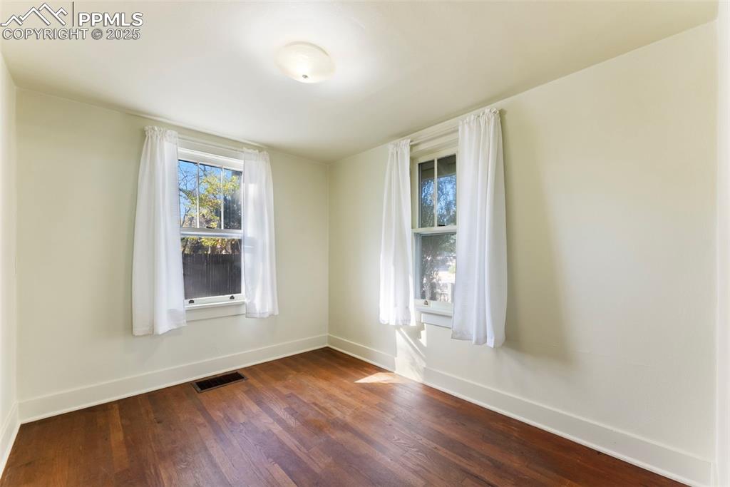 Image 14 of 48: Bedroom