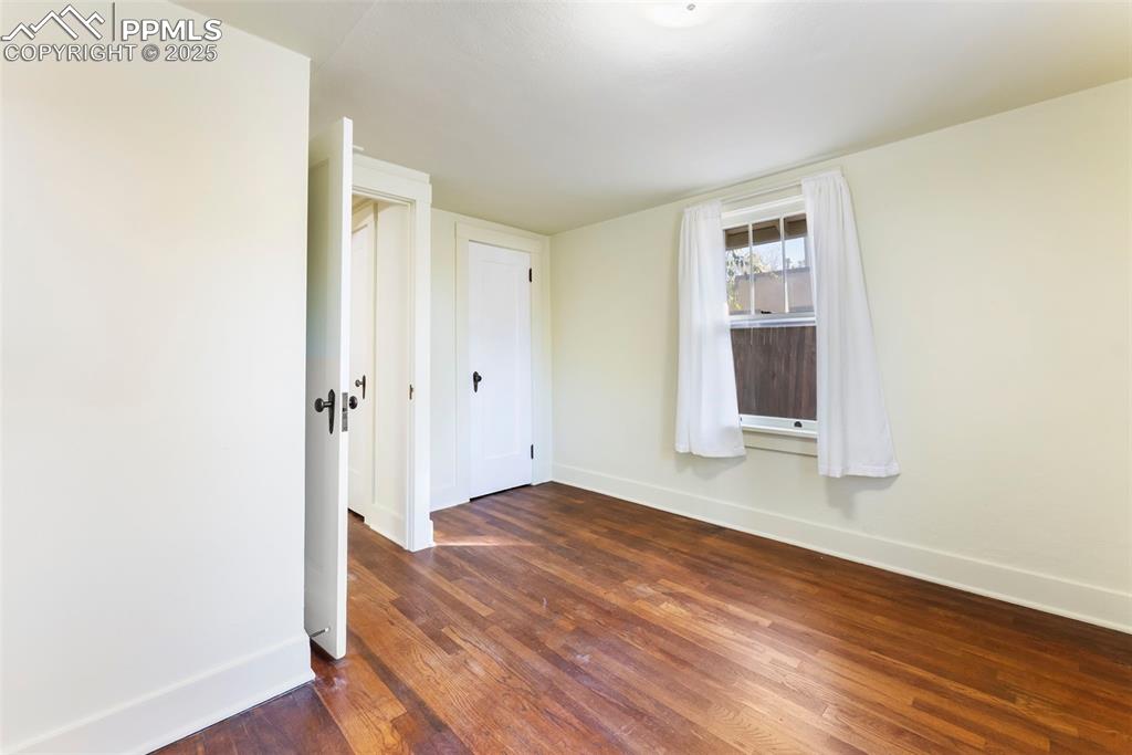 Image 19 of 48: Bedroom