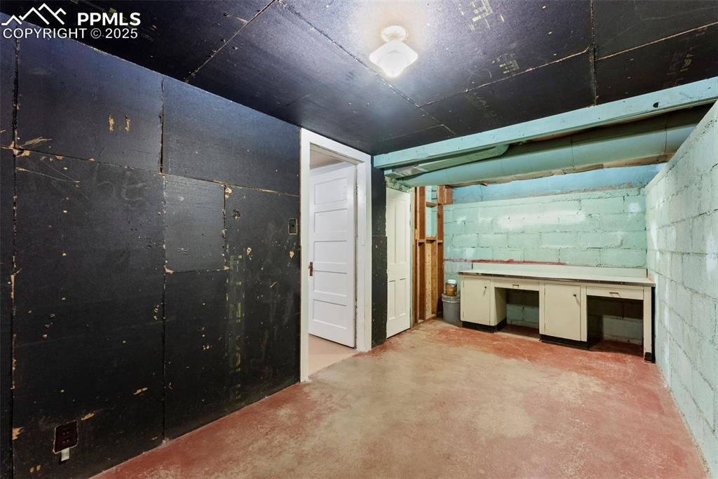 Image 25 of 48: Bonus Room