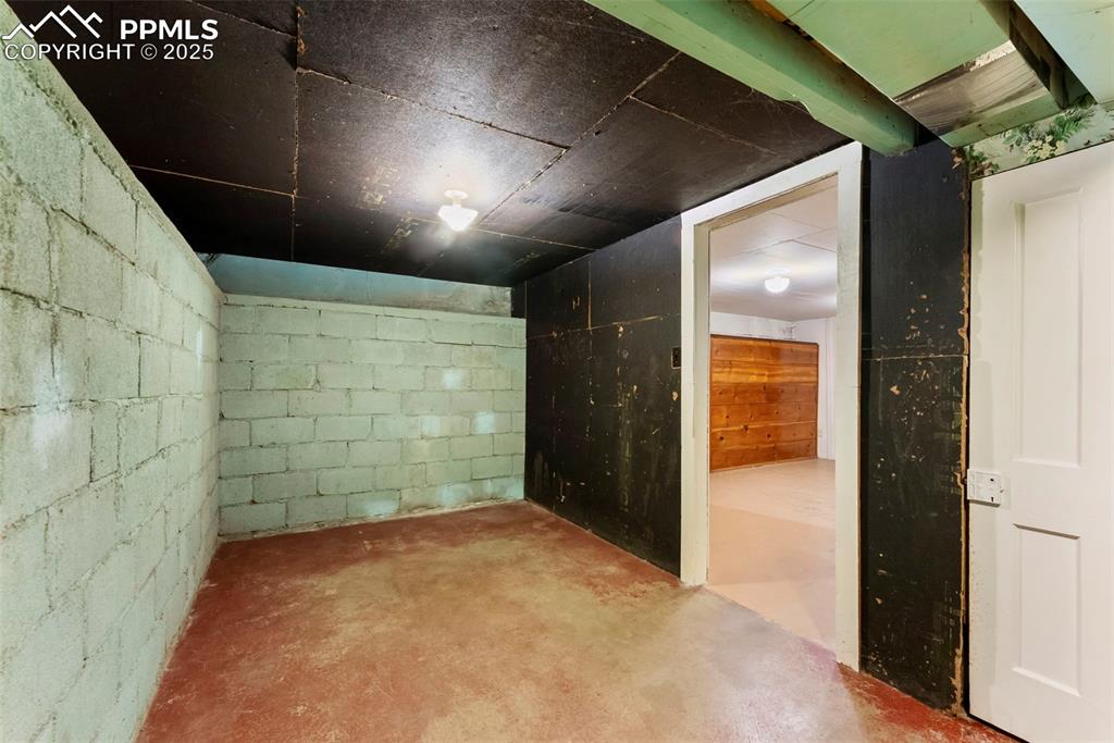 Image 26 of 48: Bonus Room