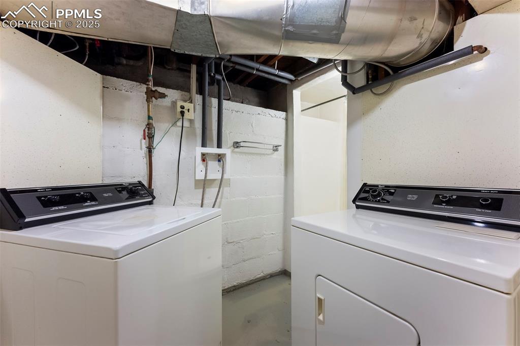 Image 27 of 48: Laundry