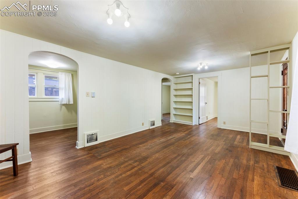 Image 7 of 48: Living Room