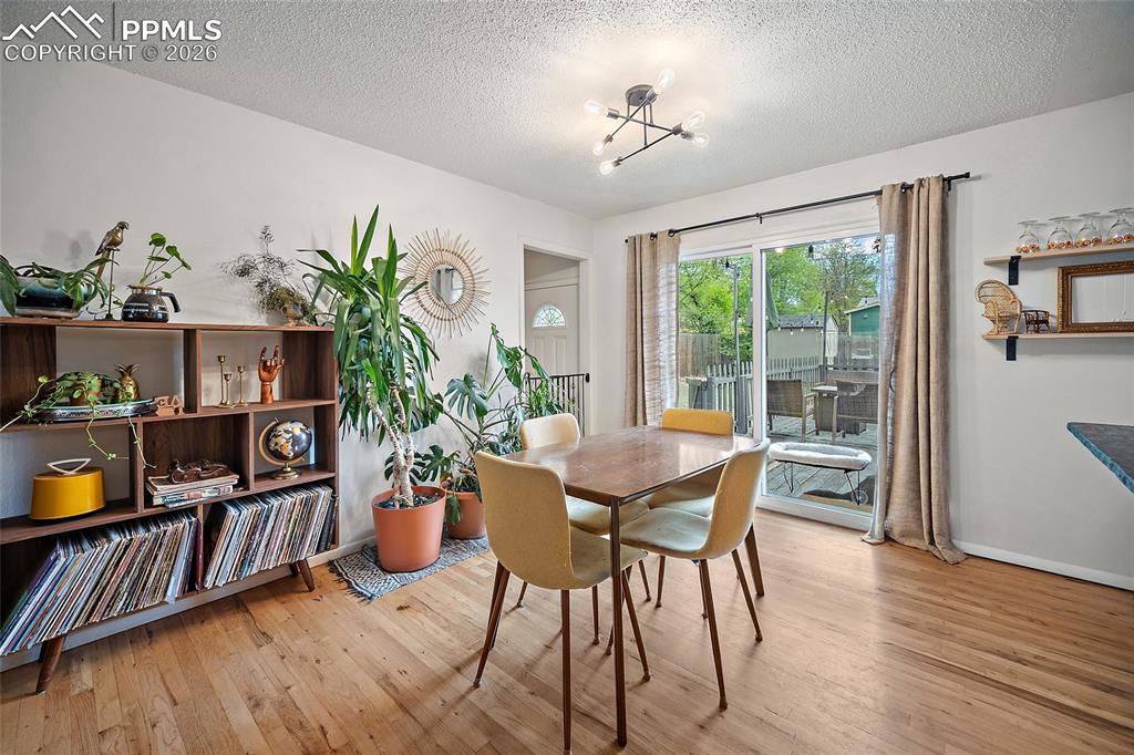 Image 10 of 49: Dining Area