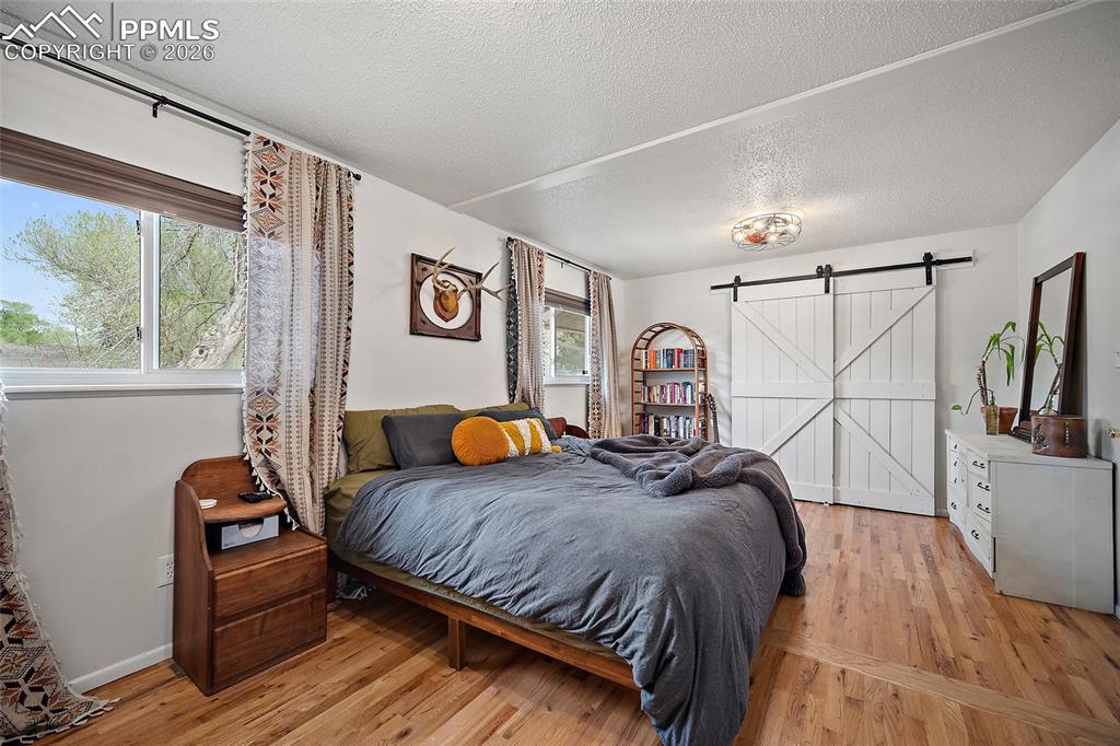 Image 19 of 49: Bedroom