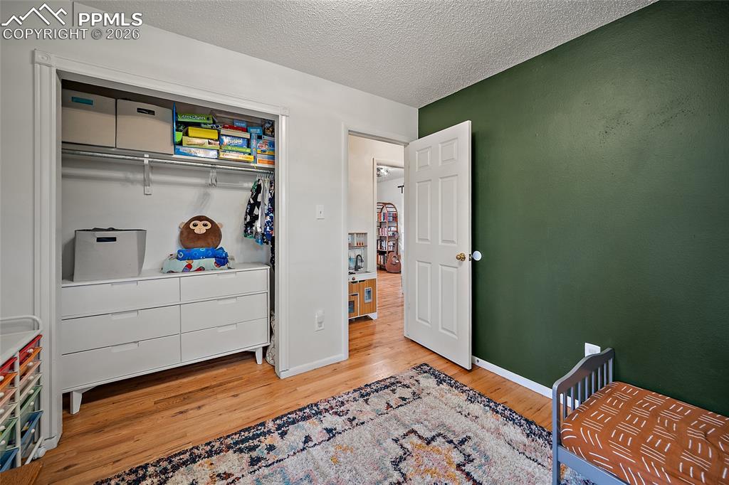 Image 22 of 49: Bedroom