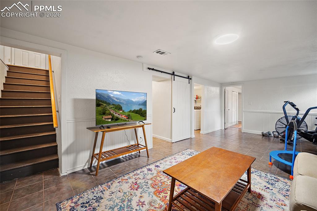 Image 25 of 49: Living Room