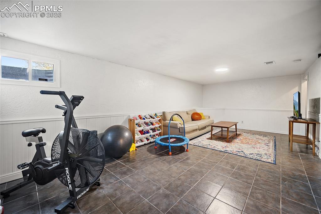 Image 26 of 49: Living Room