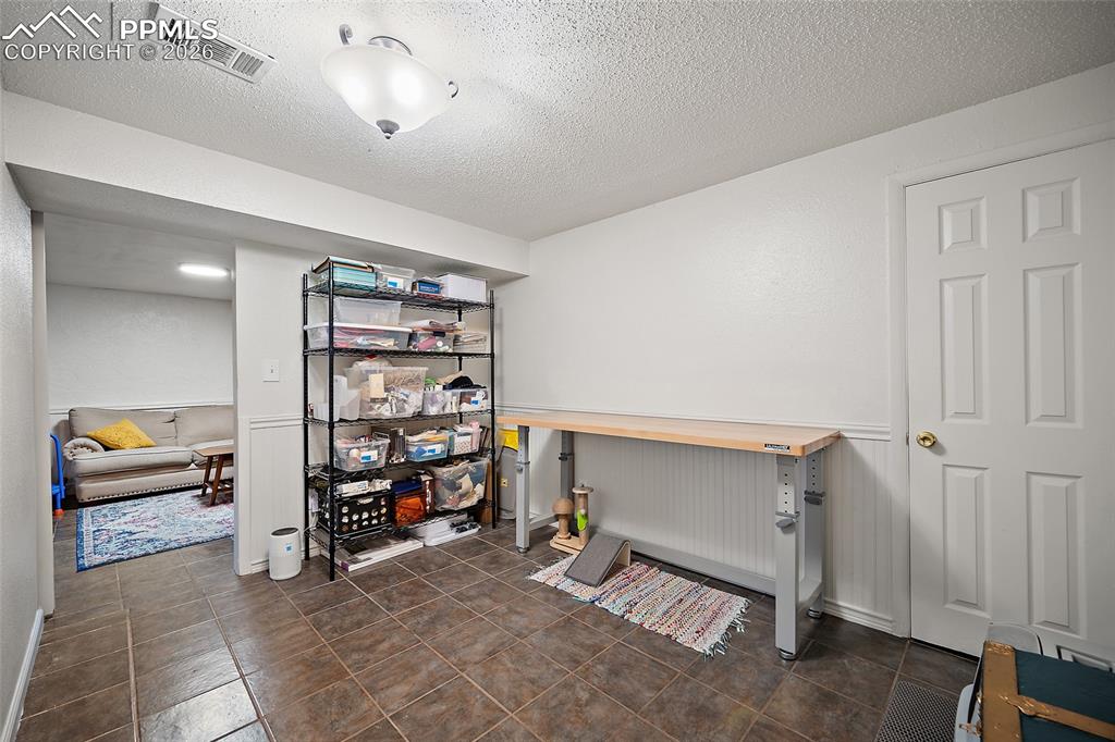 Image 33 of 49: Bedroom