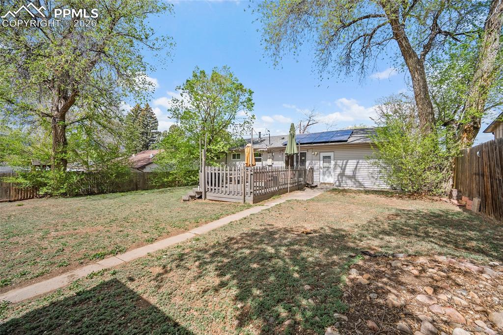 Image 37 of 49: Yard