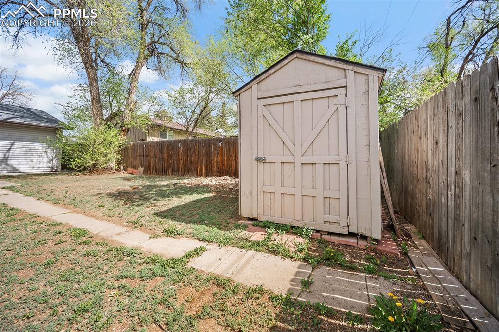 Image 38 of 49: shed in the backyard