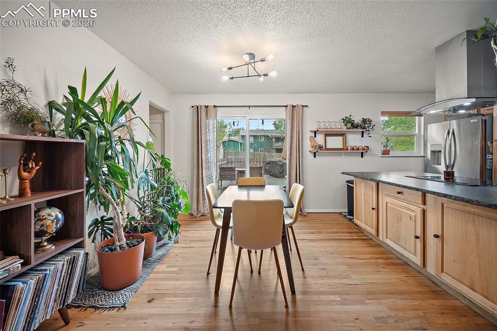 Image 9 of 49: Dining Area