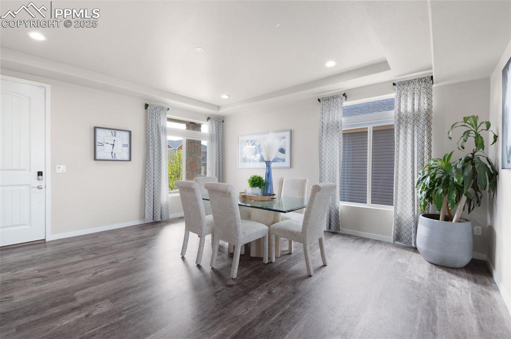 Image 14 of 48: Dining Area