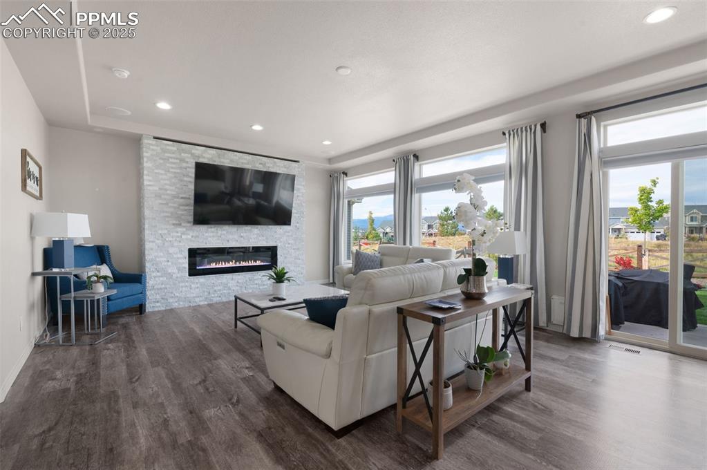 Image 16 of 48: Living Room