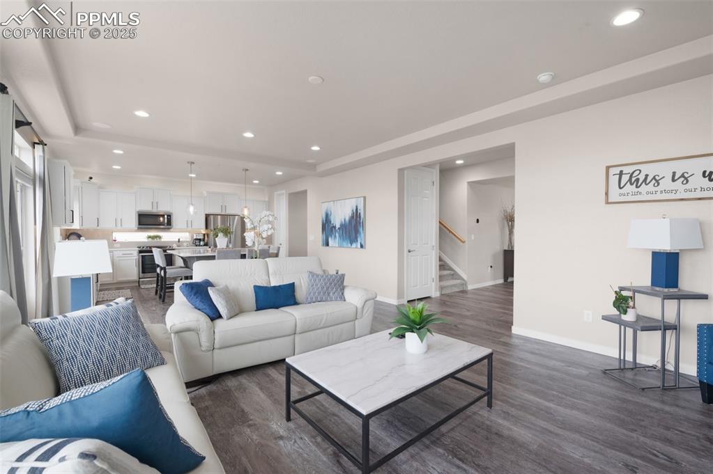 Image 19 of 48: Living Room