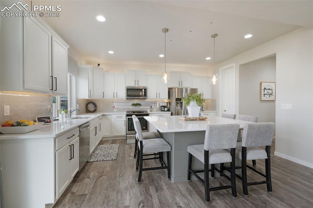 Image 21 of 48: Kitchen