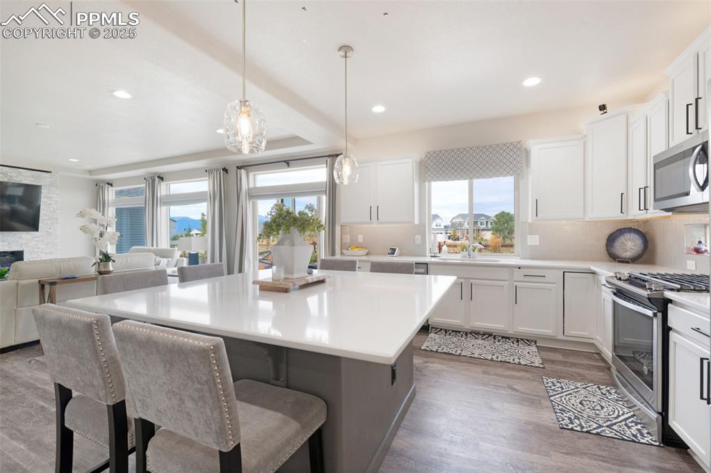 Image 23 of 48: Kitchen