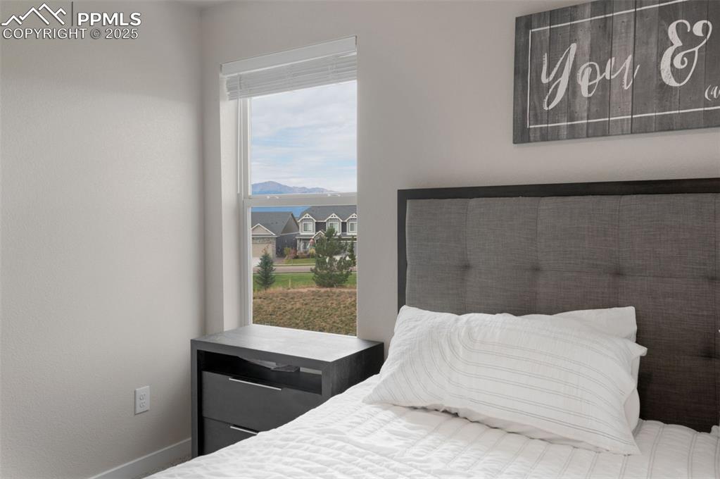 Image 32 of 48: Bedroom