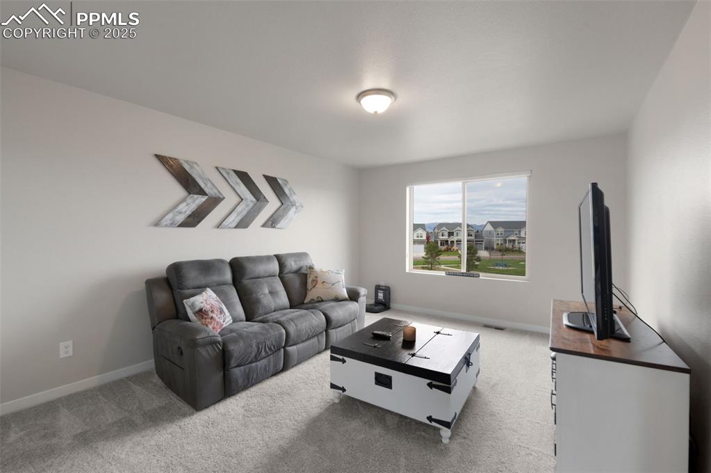 Image 33 of 48: Living Room