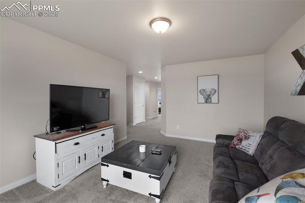 Image 34 of 48: Living Room