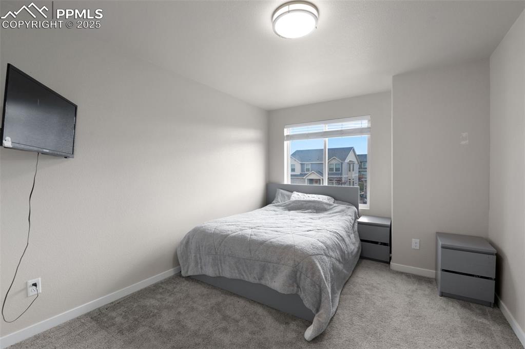 Image 41 of 48: Bedroom