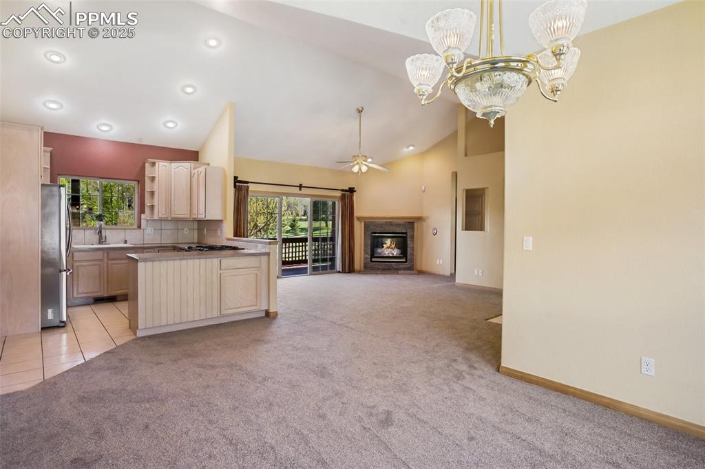 Image 13 of 50: Dining Area