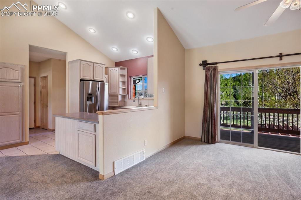 Image 15 of 50: Kitchen