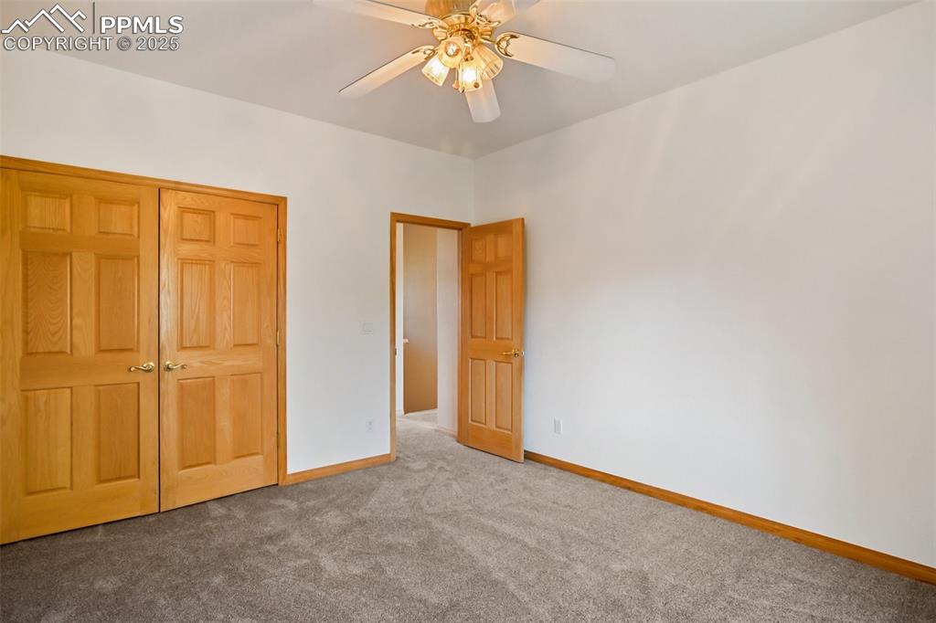 Image 26 of 50: Bedroom