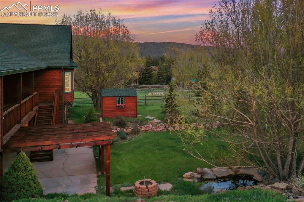 Image 38 of 50: Yard