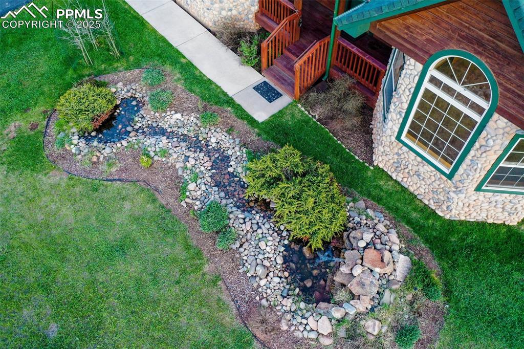 Image 42 of 50: Yard