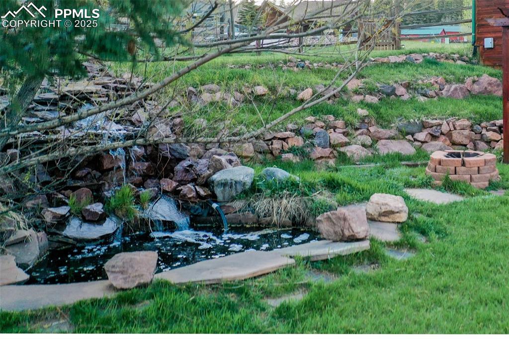 Image 45 of 50: Yard