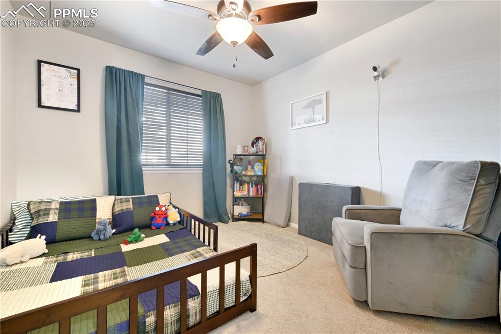 Image 16 of 18: Bedroom