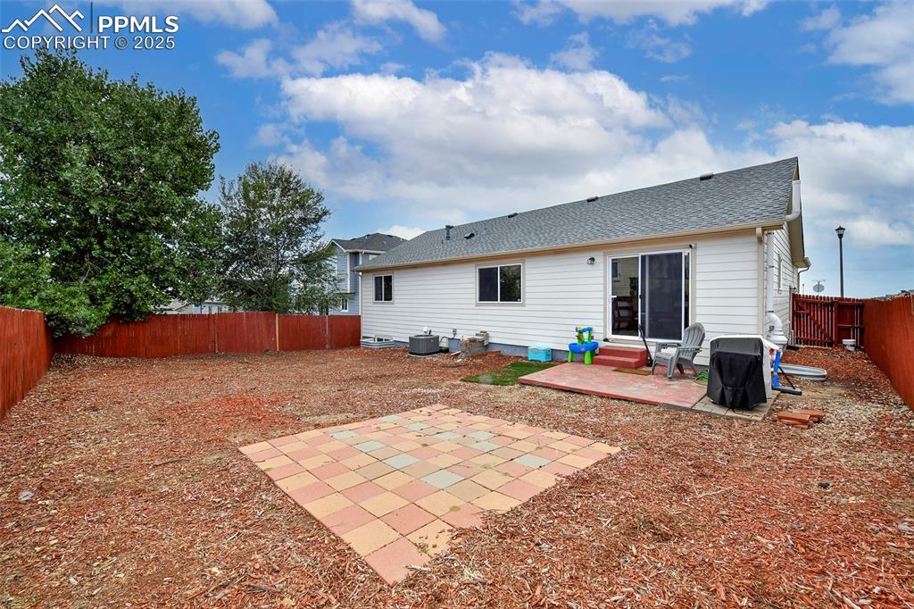 Image 5 of 18: Back of Structure