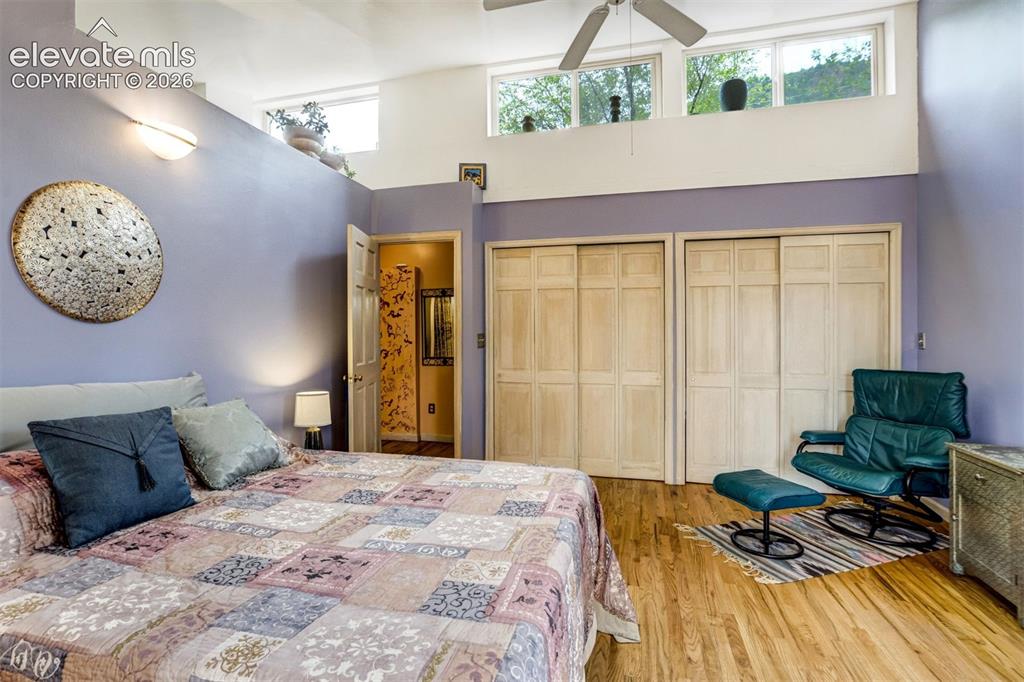 Image 11 of 30: Bedroom