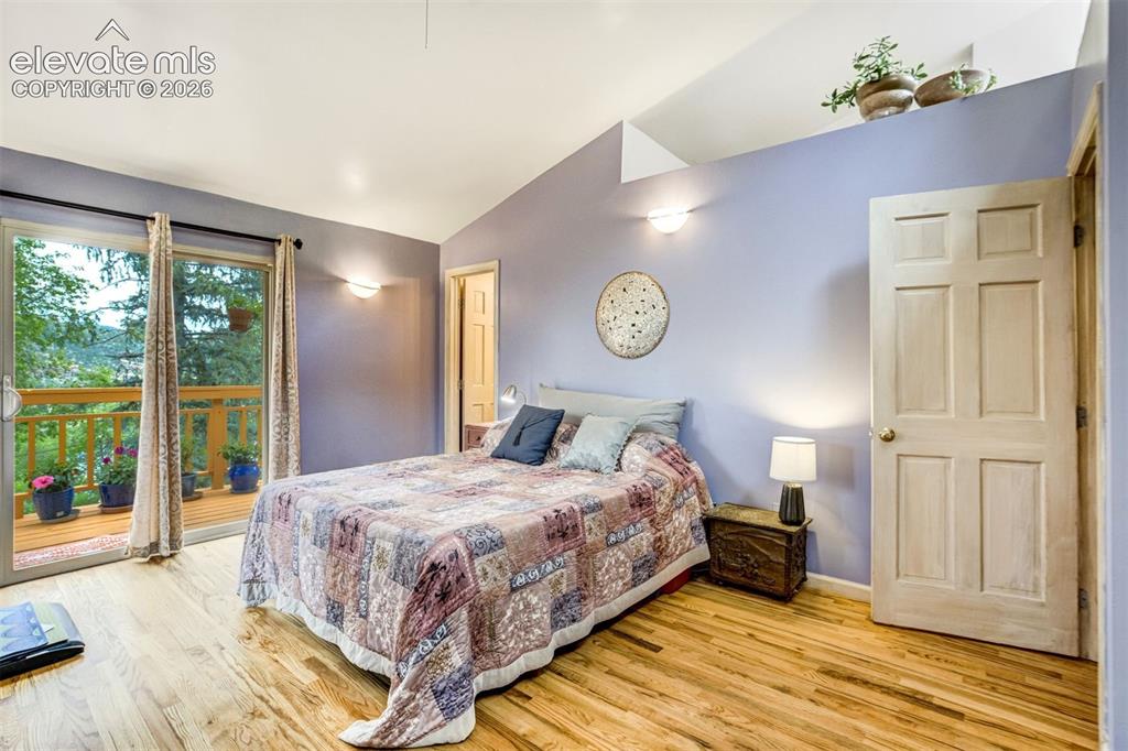Image 5 of 30: Pirmary Bedroom