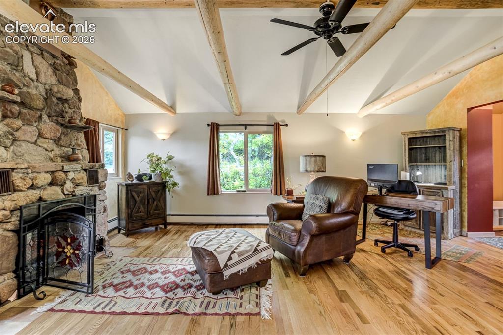 Image 6 of 30: Upper Living Area