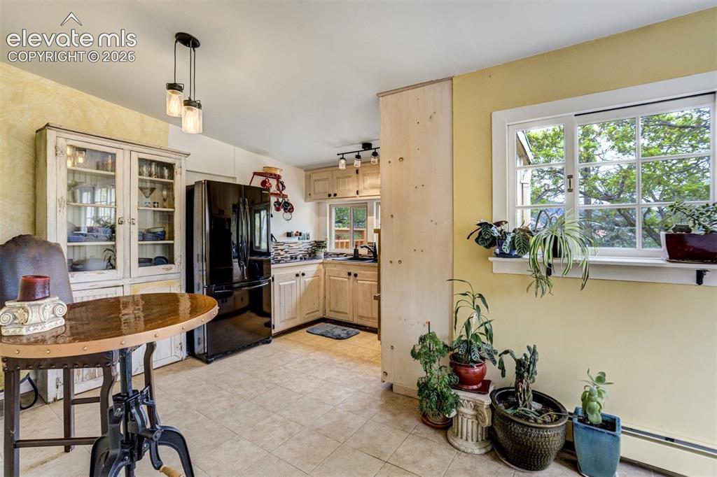 Image 8 of 30: Kitchen
